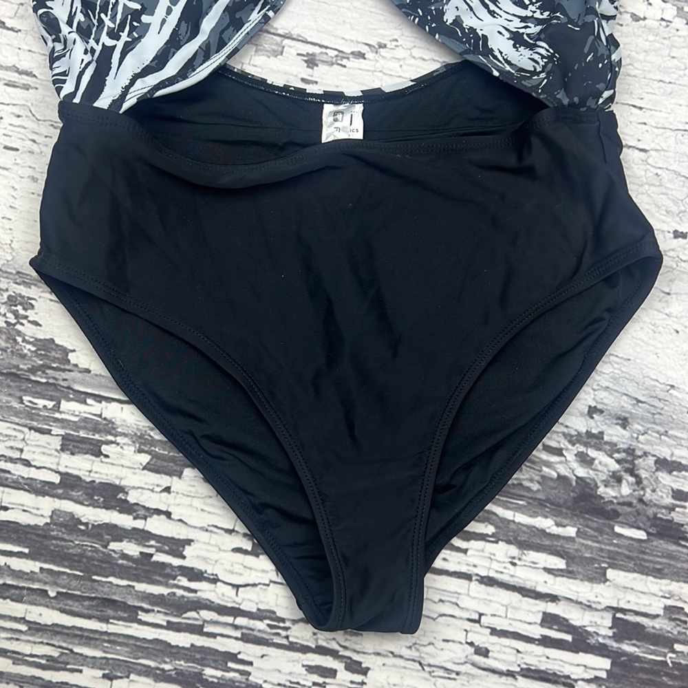 Fabletics - Brielle One Piece - Size Medium - image 6